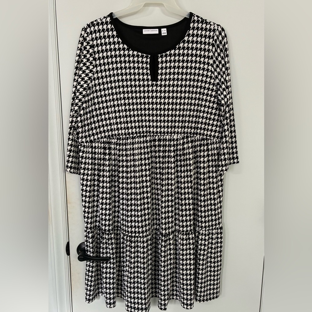 Susan Graver Black and White Houndstooth Top
